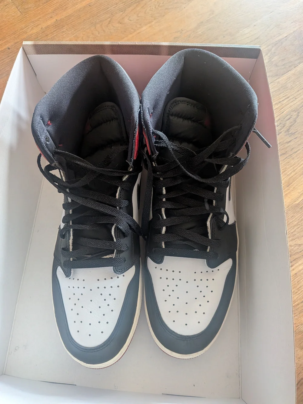 Jordan 1 Mid Men's Basketball Shoes - White/Black/Red